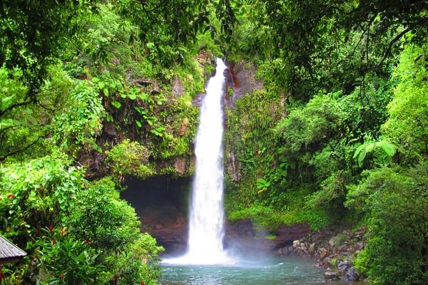 tavoro waterfalls fiji; places to visit in Fiji