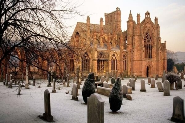 Melrose Abbey, places to visit in Scotland