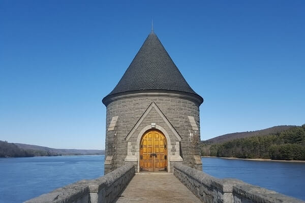 Saville Dam; Places to Visit in Connecticut