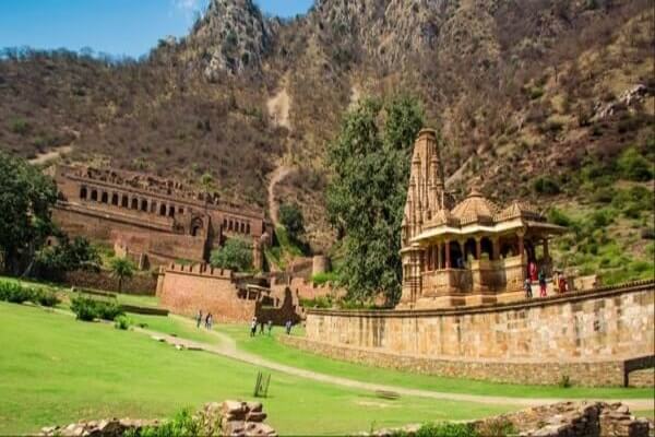 Bhangarh Fort , haunted places in world
