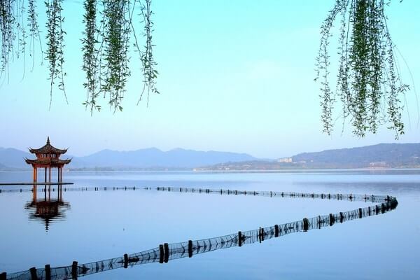 West Lake; most beautiful lake in the world; prettiest lake in chain; Beautiful Lakes