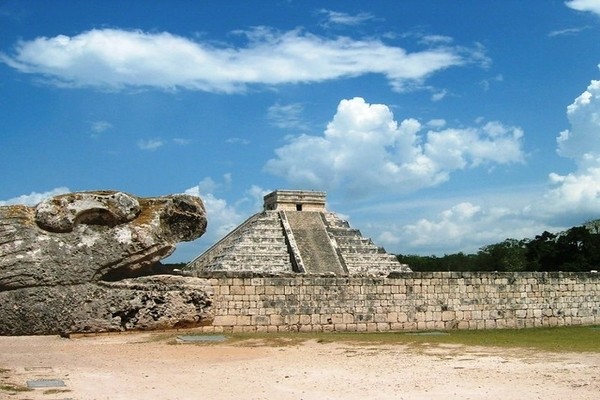 Kukulcan Mayan Pyramid of Chichen Itza: best place of Mexico