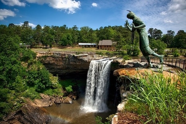 Noccalula waterfall in Gadsden, Alabama, What Is Alabama Mostly Known For?