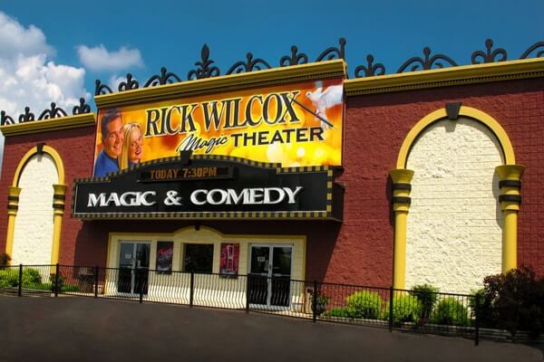 Rick Wilcox Magic Theater, one of the best thing to do in Wisconsin Dell is to watch this full fun pack for your evening  