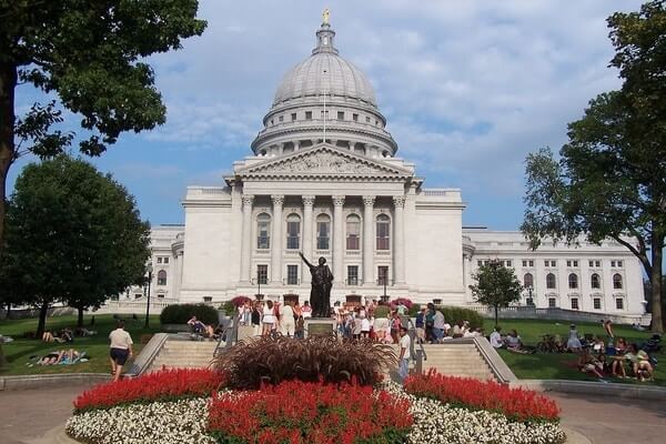 Wisconsin State Capitol, Central attraction of the city