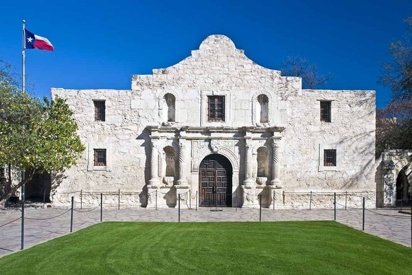 One of the best places to visit in Texas is an only Alamo