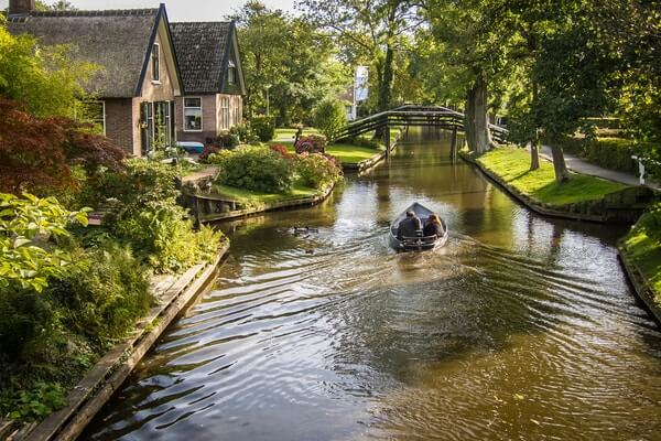 Giethoorn, beautiful day trip from amsterdam