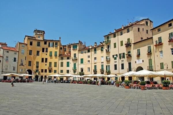 Lucca, day tour from Florence