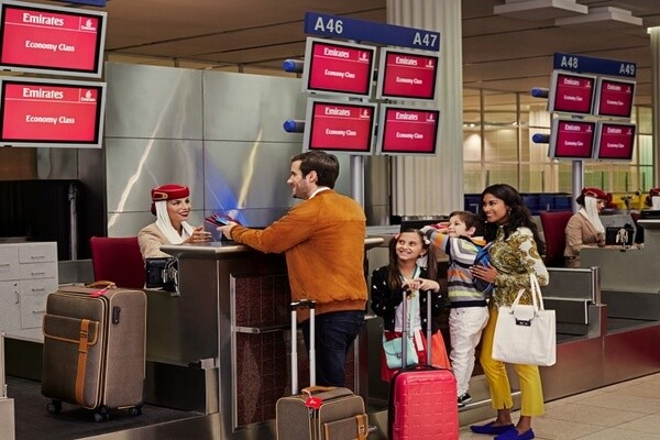 Emirates airlines check-in counter, emirates airlines check-in
