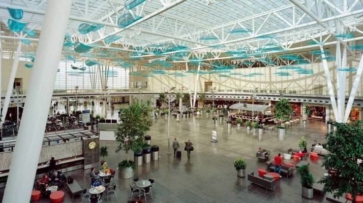 Food court of Indianapolis International Airport