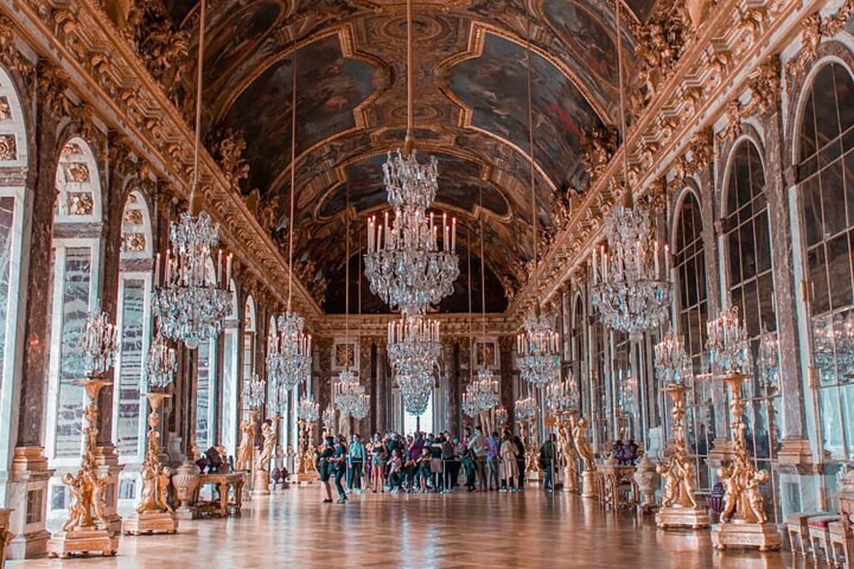 Best of Versailles with Priority Access + Grand Canal Lunch