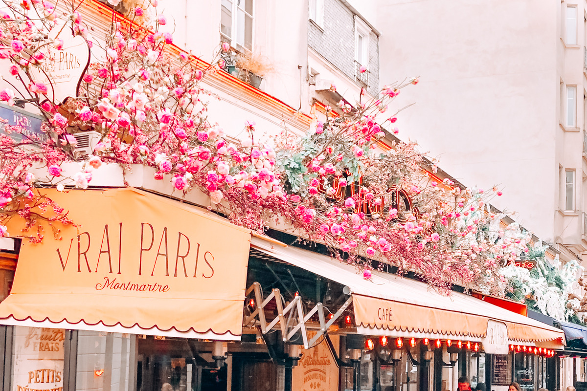 Flower Cafe in Paris