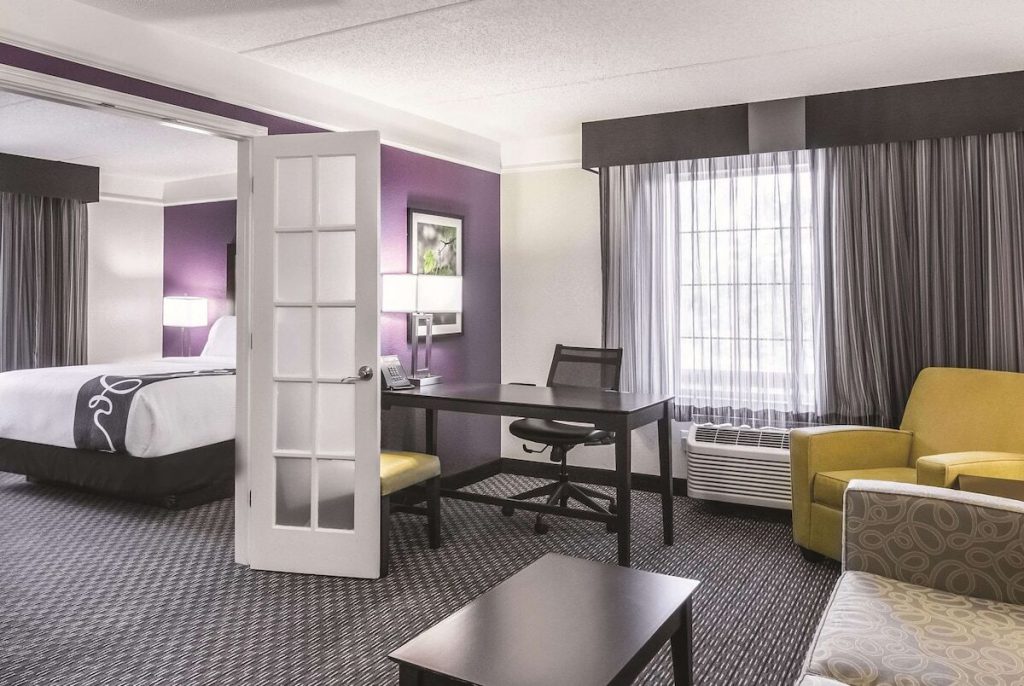 La Quinta Inn & Suites Room Interior