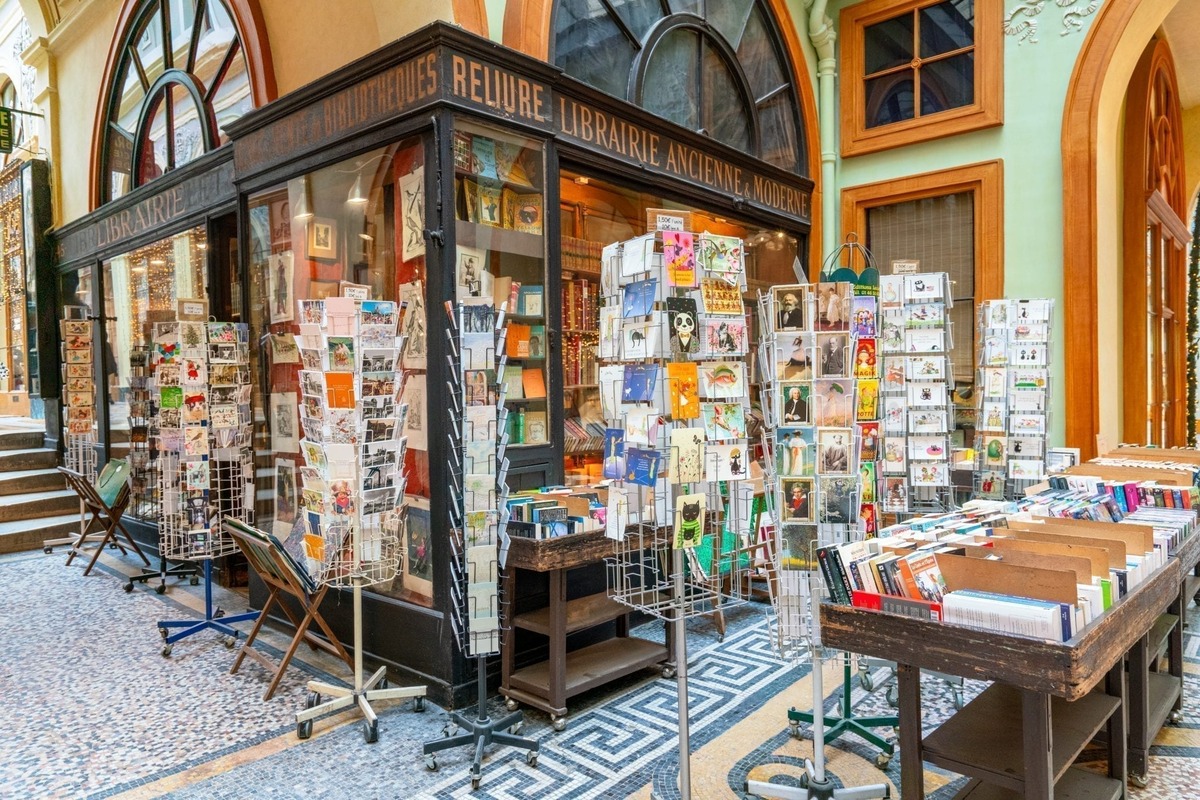 beautiful bookstore of Paris
